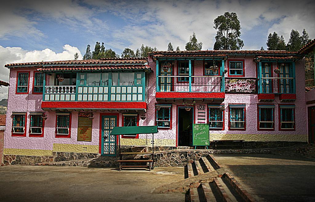 Hotel Los Geranios Duitama Bagian luar foto